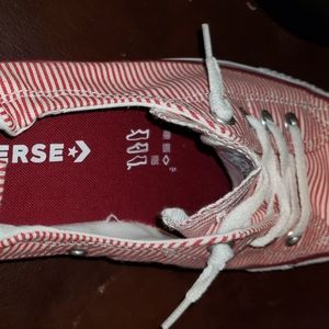 Women Stripped red/white low top CHUCKS